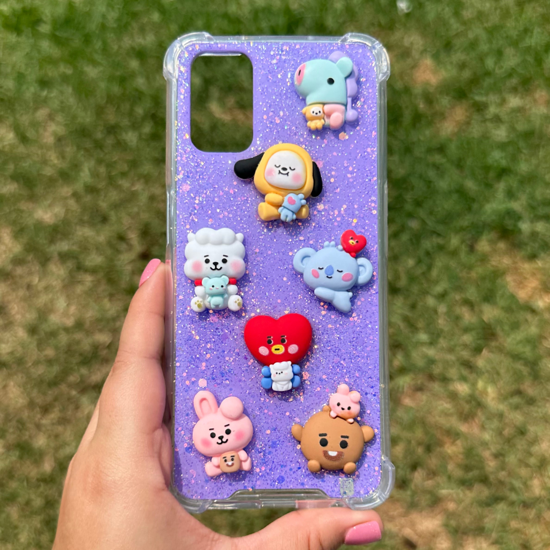 Foncase 3D BT21 con fondo morado y brillos