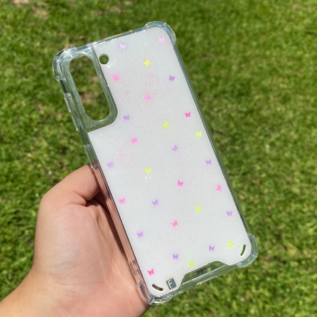 Mariposas de colores con fondo blanco